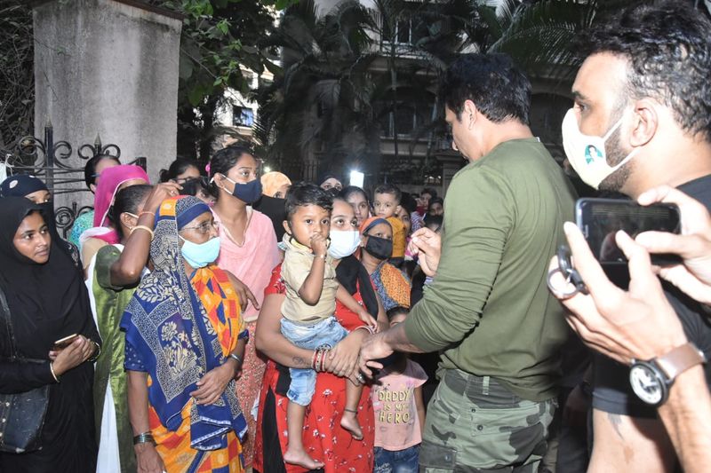 real hero Sonu Sood meet his fans Residence in Lokhandwala