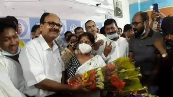 Mamata banerjee sent sweet to Murshidabad for Vijaya Dashami bmm Mamata banerjee sent sweet to Murshidabad for Vijaya Dashami bmm