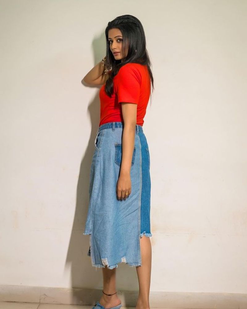 Priyamani latest photoshoot became hot topic in social media