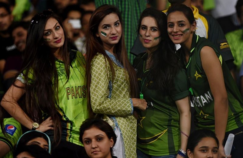 T20 World Cup, IND vs PAK - Hottest photos of Pakistani woman fans ALB