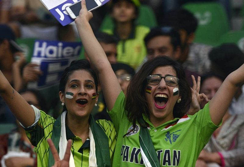 T20 World Cup, IND vs PAK - Hottest photos of Pakistani woman fans ALB