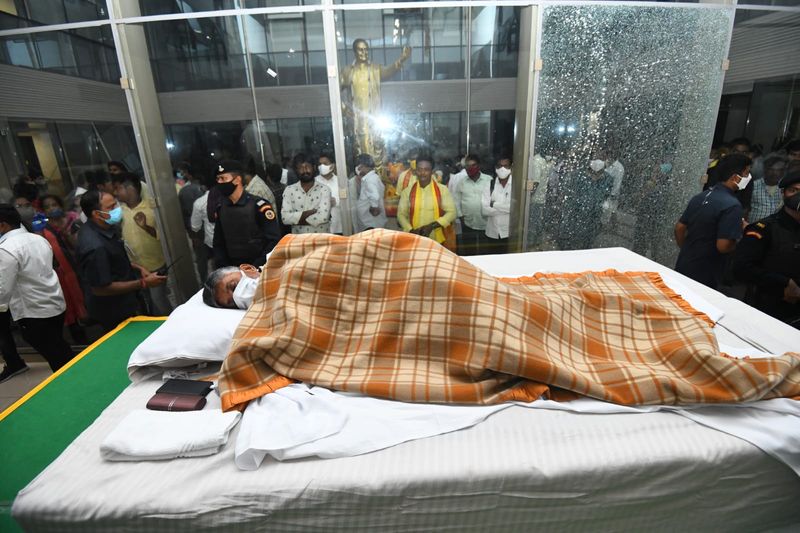 chandrababu 36 hour protest at tdp head office at mangalagiri