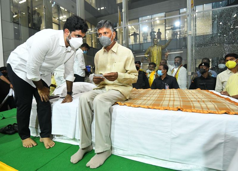 chandrababu 36 hour protest at tdp head office at mangalagiri