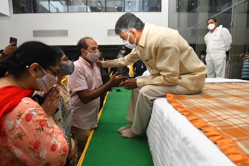 chandrababu 36 hour protest at tdp head office at mangalagiri