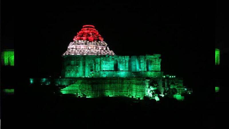 100 crore vaccination celebration, beautiful lighting done on monuments of archaeological importance