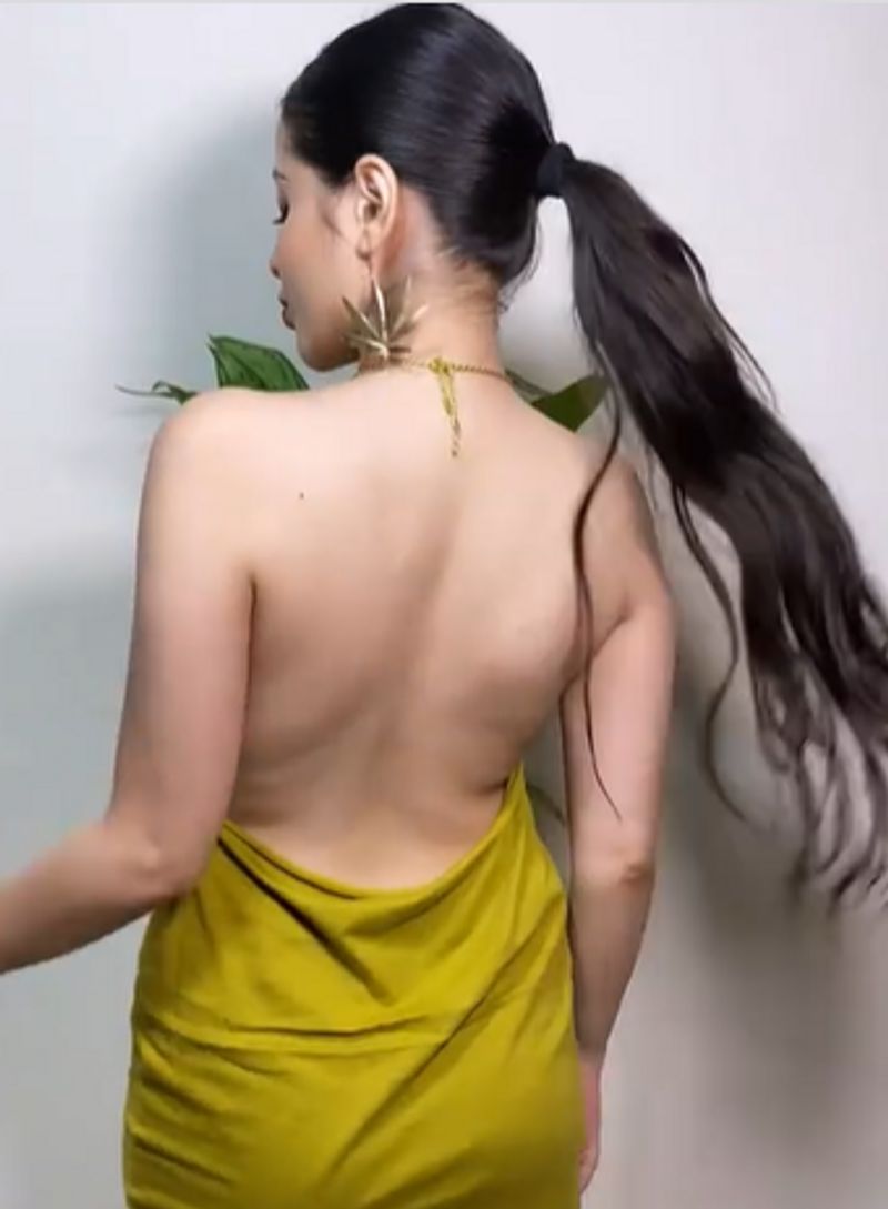 Urfi Javed Backless dresses are unique style of her fashion dpl