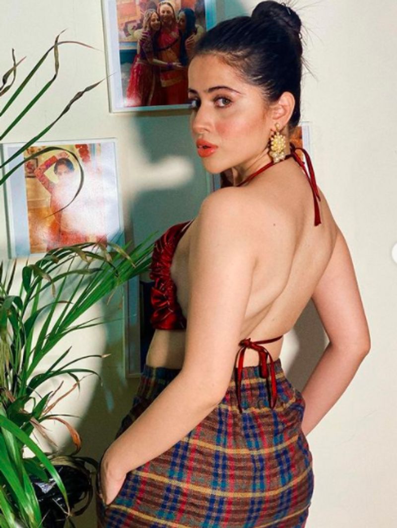 Urfi Javed Backless dresses are unique style of her fashion dpl