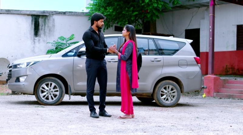 Vasudhara reconciles with Rishi In todays guppadantha manasu serial episode
