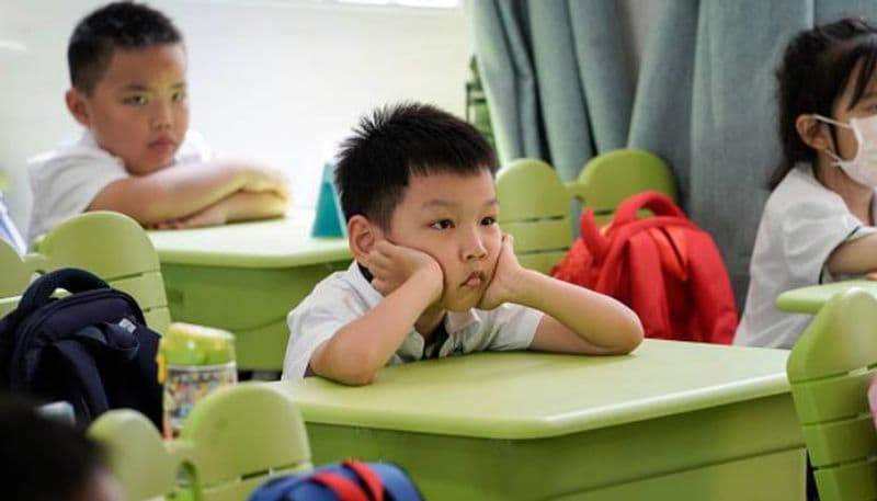 Is your child have habits of digging nose here are parenting tips