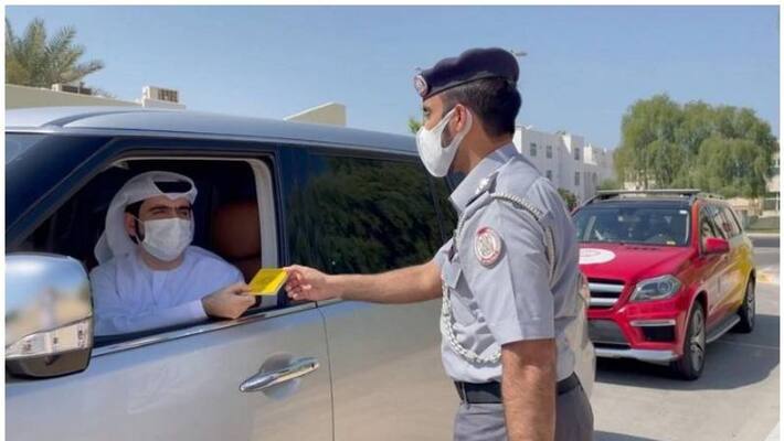 Abu Dhabi police reward good drivers with gifts Abu Dhabi police reward good drivers with gifts