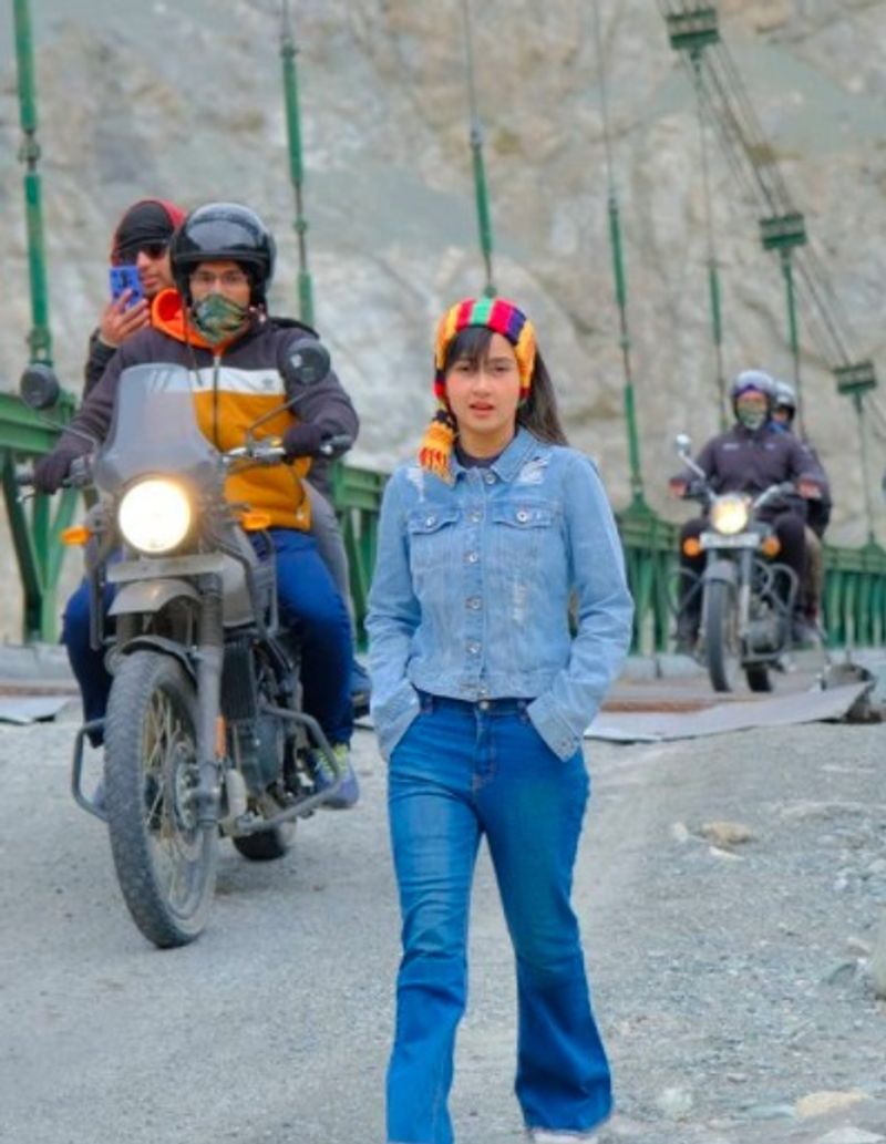 monami ghosh in a vacation trip at leh ladakh bjc