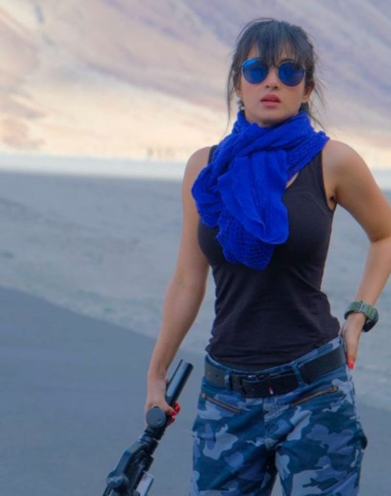 monami ghosh in a vacation trip at leh ladakh bjc