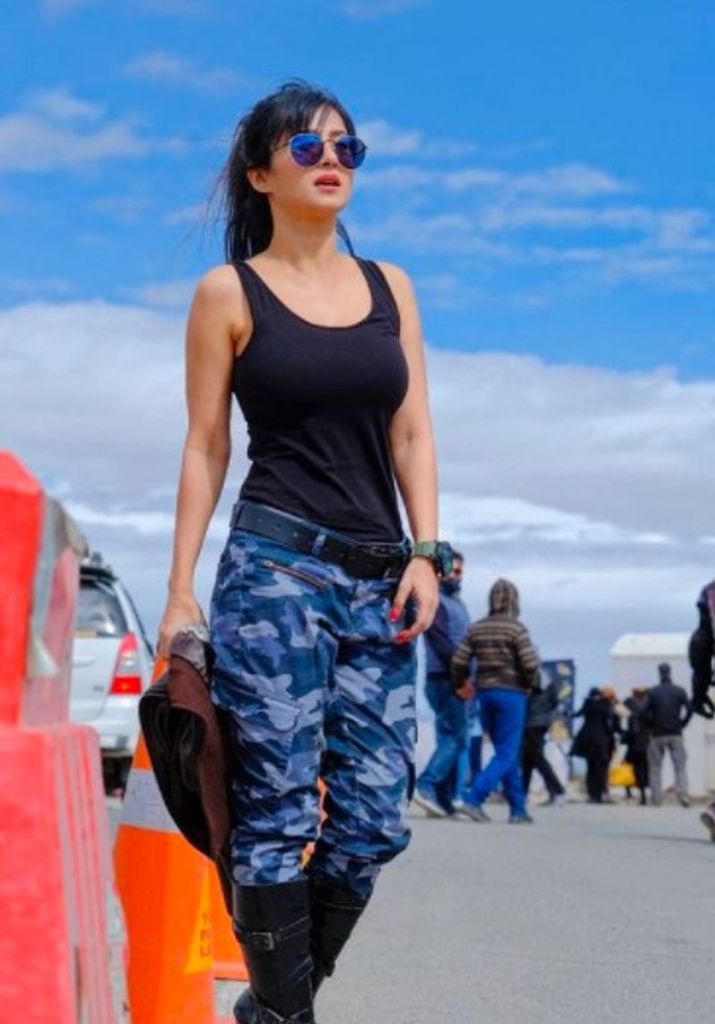 monami ghosh in a vacation trip at leh ladakh bjc