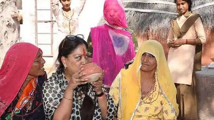 rajasthan former cm vasundhara raje sat on the cot and tasted rabri with bhil family in jodhpur rajasthan former cm vasundhara raje sat on the cot and tasted rabri with bhil family in jodhpur