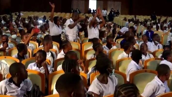 school students storms to parliament over teachers strike school students storms to parliament over teachers strike