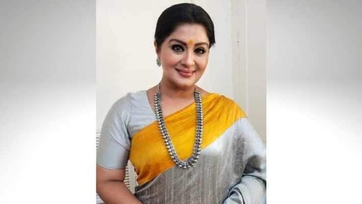 Sudhaa Chandran shared video about her experience on airport, know about her lifestyle Sudhaa Chandran shared video about her experience on airport, know about her lifestyle