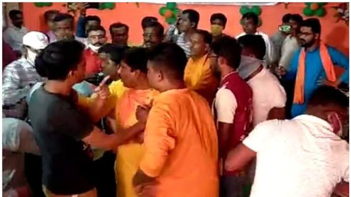 BJP Workers Brawl In Front Of Bengal Leadership BJP Workers Brawl In Front Of Bengal Leadership