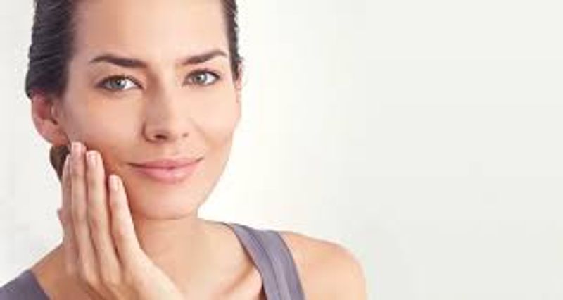 If you do this mistakes for your face you will face problems for skin care