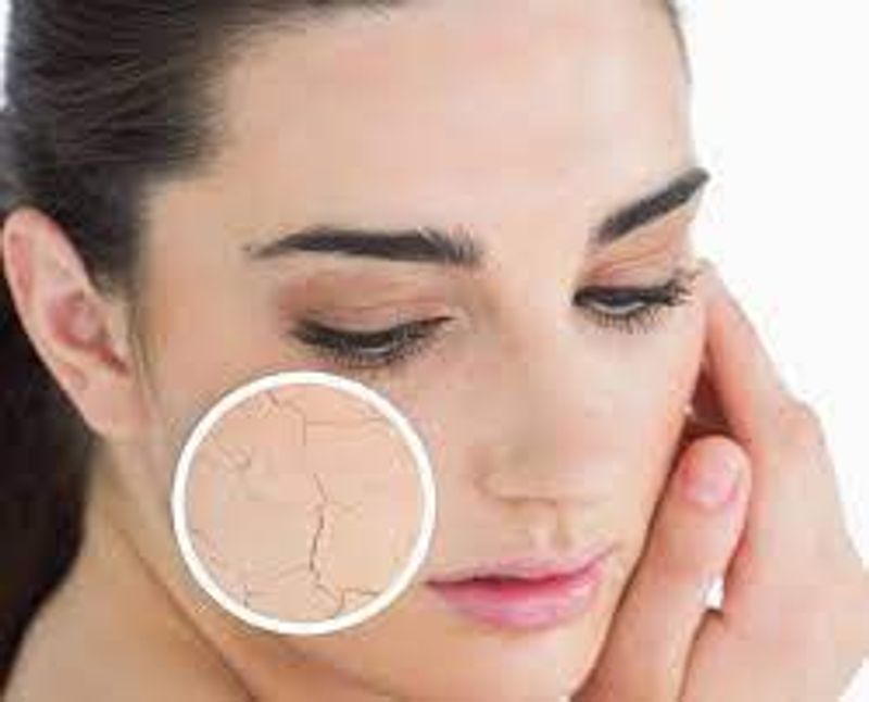 If you do this mistakes for your face you will face problems for skin care