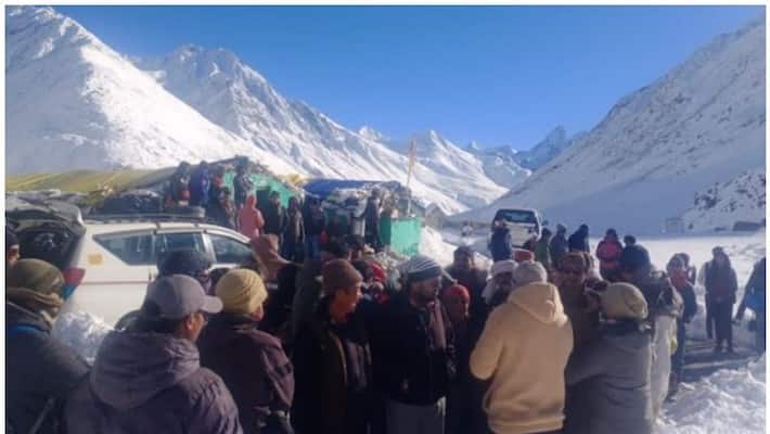 11 Trekkers Dead In Uttarakhand, Massive Air Force Rescue starts 11 Trekkers Dead In Uttarakhand, Massive Air Force Rescue starts