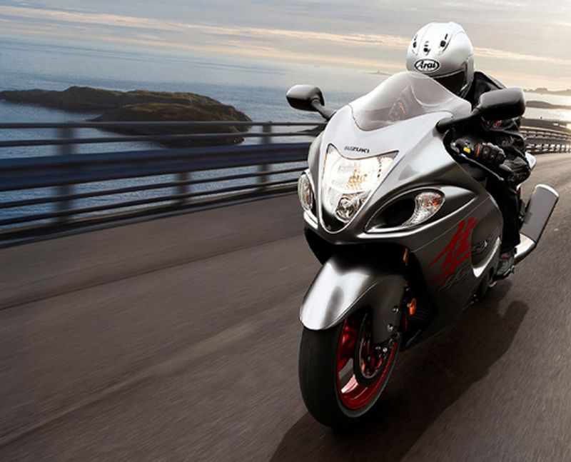 Planning To Buy The Suzuki Hayabusa superbike ? Here Are The Pros And Cons