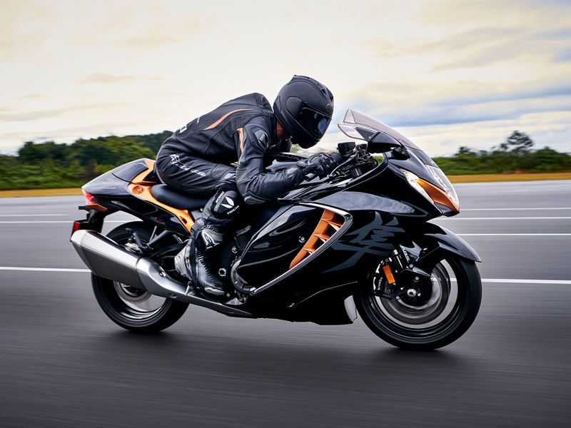Planning To Buy The Suzuki Hayabusa superbike ? Here Are The Pros And Cons