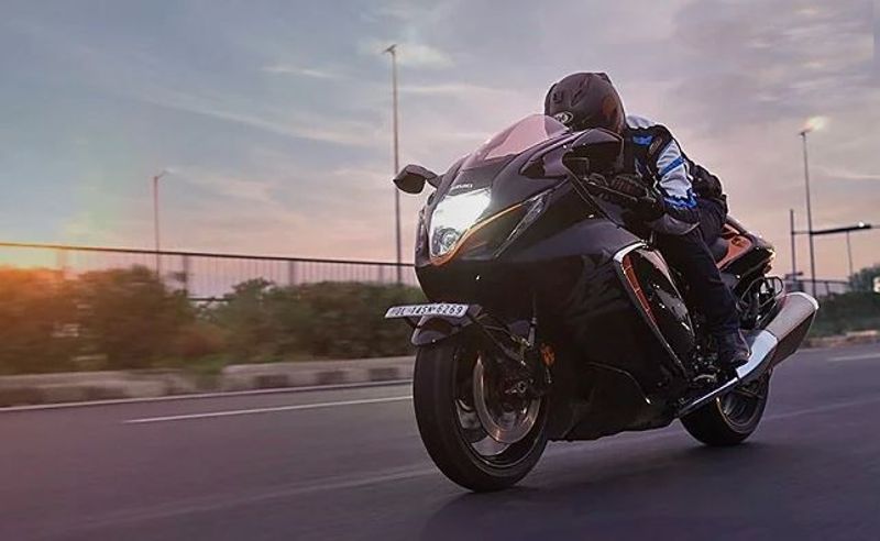 Planning To Buy The Suzuki Hayabusa superbike ? Here Are The Pros And Cons