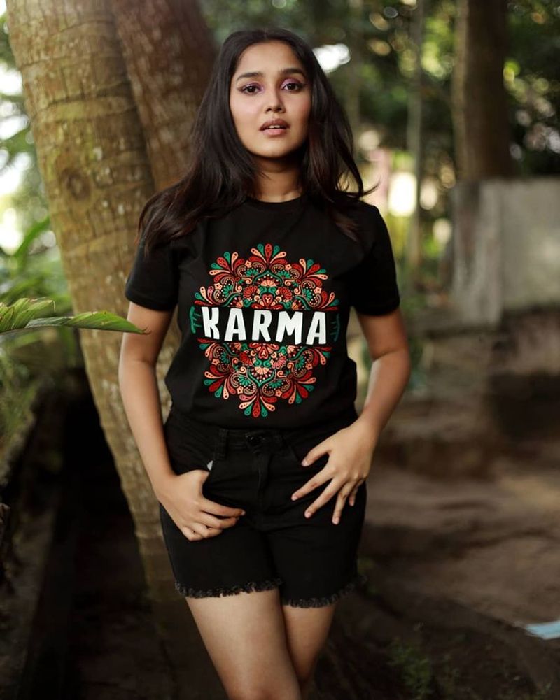 ajith movie child artist anikha surendran very short dress latest photos