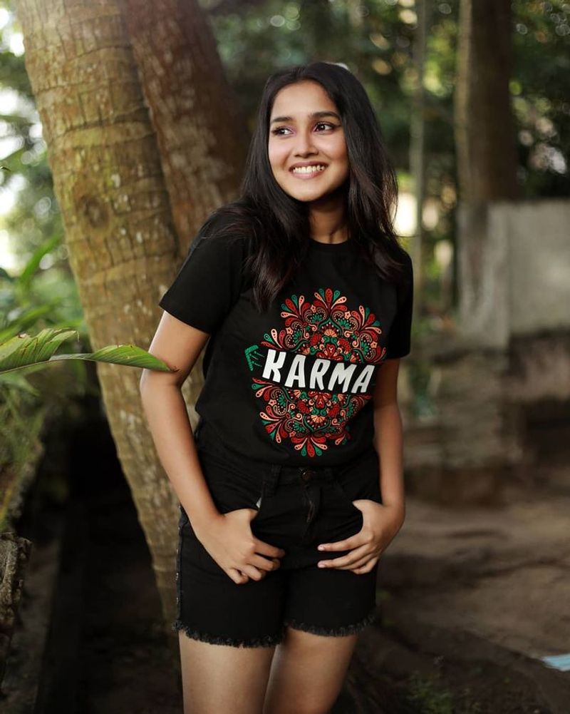 ajith movie child artist anikha surendran very short dress latest photos