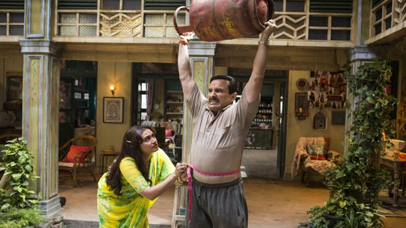 Rani Mukerji can be seen measuring Kareena Kapoor husband Saif Ali Khan waist in Bunty aur Babli 2 first look