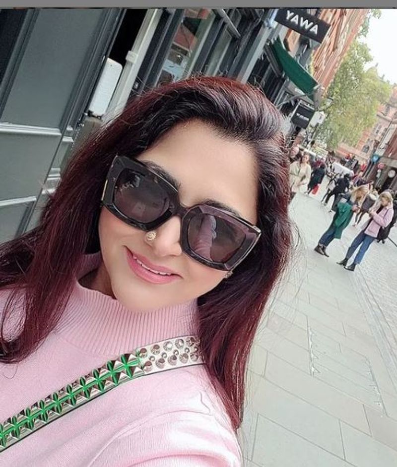 Actress Kushboo Sundar visit London and enjoying moments latest photos