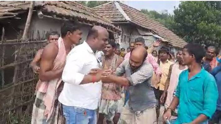 villagers chased leaders for asking them to go to the meeting of Firhad Hakim bmm villagers chased leaders for asking them to go to the meeting of Firhad Hakim bmm
