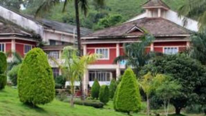 Suspected food poisoning at Pookode veterinary University; The college and hostel were closed Suspected food poisoning at Pookode veterinary University; The college and hostel were closed
