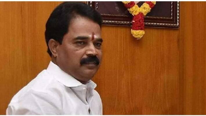 Rs 60 crore stock investment documents caught in the raid.. Anti-corruption department read the report.. Ilangovan caught ..! Rs 60 crore stock investment documents caught in the raid.. Anti-corruption department read the report.. Ilangovan caught ..!