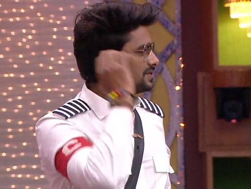 Bigg Boss 5 Telugu lobo gives big shock to Ravi