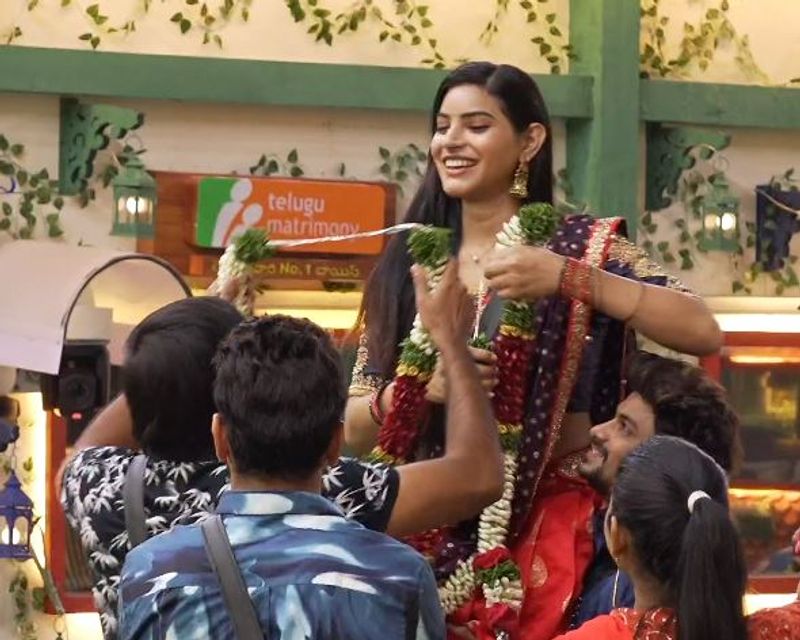 Bigg Boss 5 Telugu lobo gives big shock to Ravi