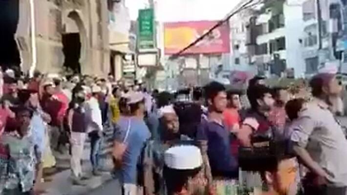 Fake News Stopped from worshiping inside temple in Kolkata Fake News Stopped from worshiping inside temple in Kolkata