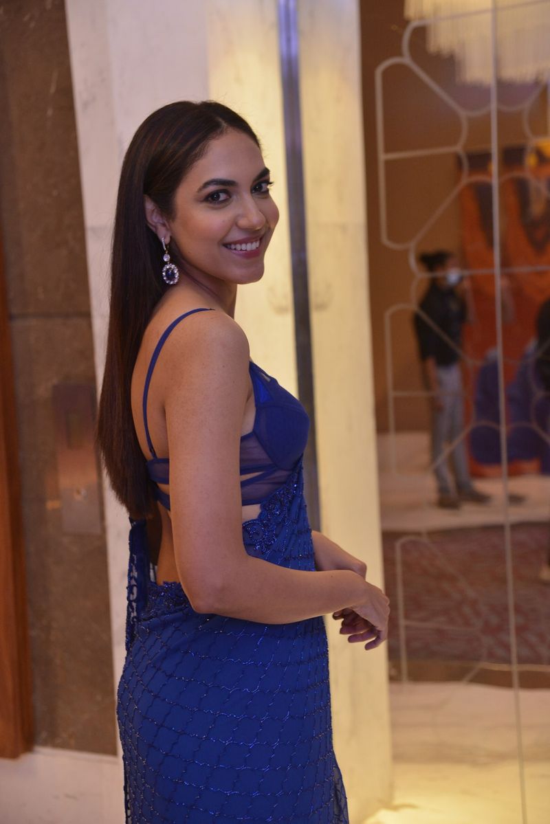 ritu varma hot cleavage show never befor avatar she dominte to pooja hegde