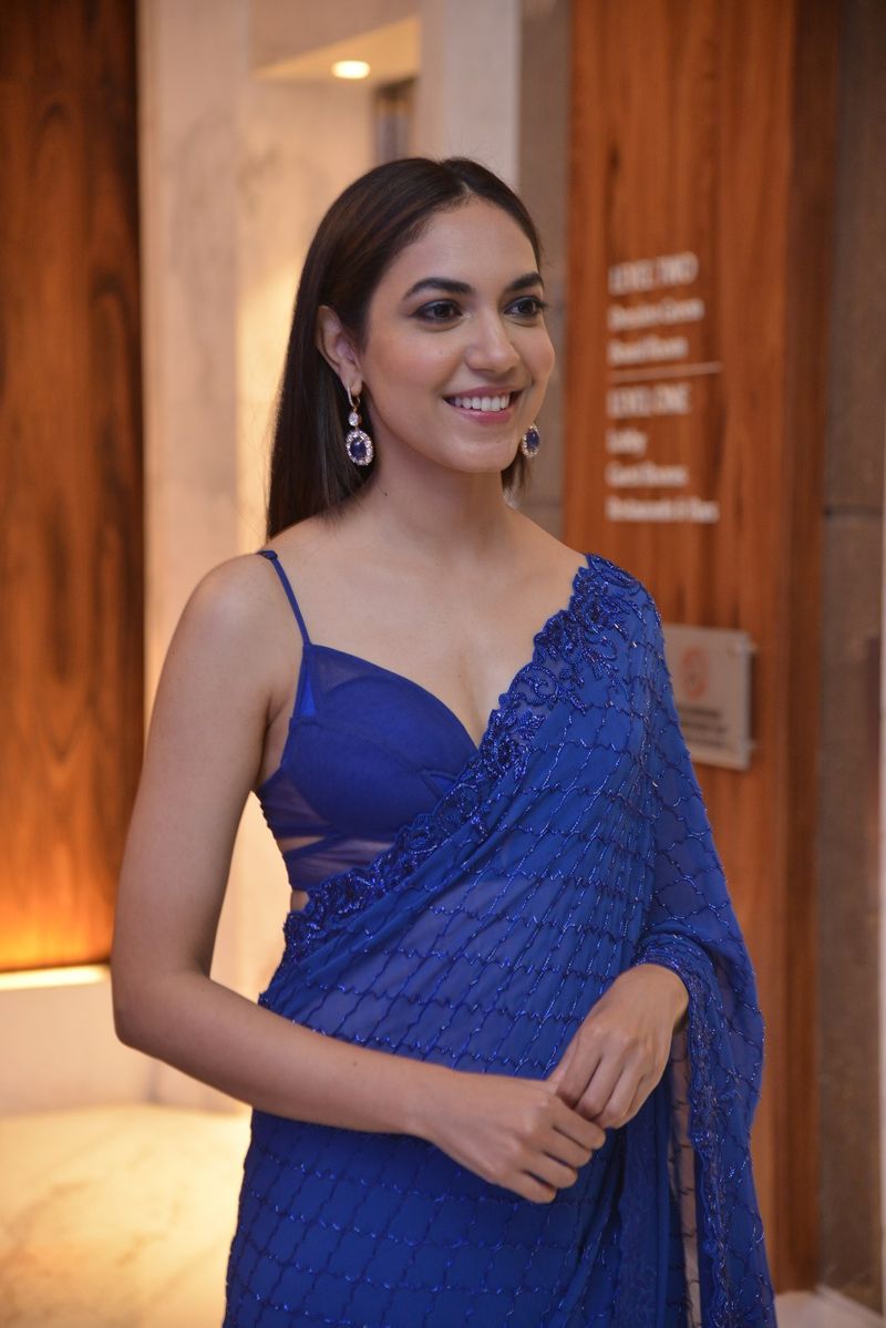 ritu varma hot cleavage show never befor avatar she dominte to pooja hegde