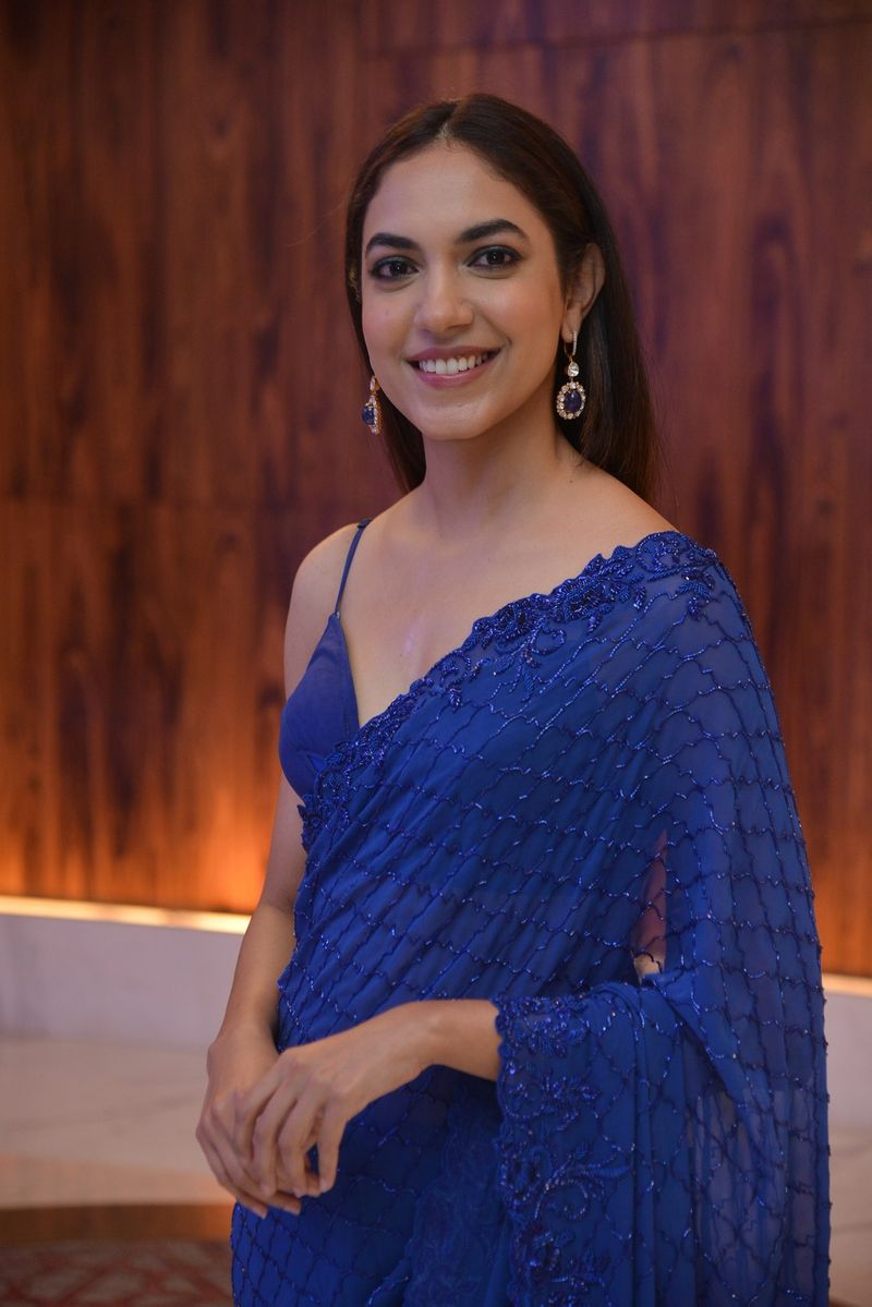 ritu varma hot cleavage show never befor avatar she dominte to pooja hegde
