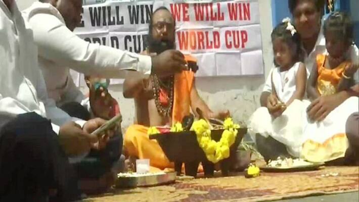 india vs pakistan t20 cricket world cup 2021 virat kohli and babar azam fans perform havan of to win the match india vs pakistan t20 cricket world cup 2021 virat kohli and babar azam fans perform havan of to win the match