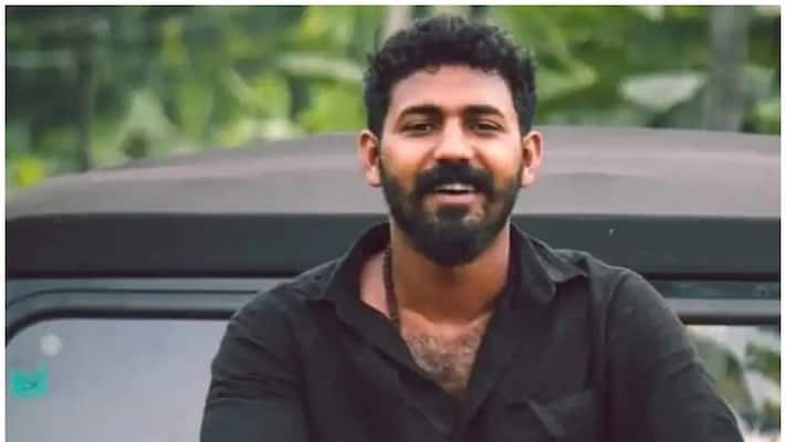 kannur akash thillankeris car involved in accident kannur akash thillankeris car involved in accident