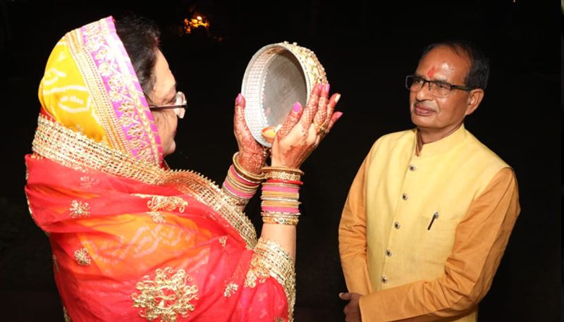 karwa chauth 2021 cm shivraj singh chauhan wife sadhana singh celebrated karwachauth
