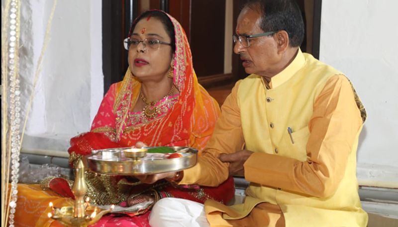 karwa chauth 2021 cm shivraj singh chauhan wife sadhana singh celebrated karwachauth