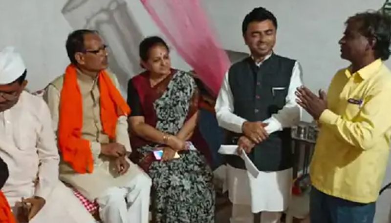 madhya pradesh by election 2021 CM Shivraj new style stayed the night at the bandmaster house in burhanpur