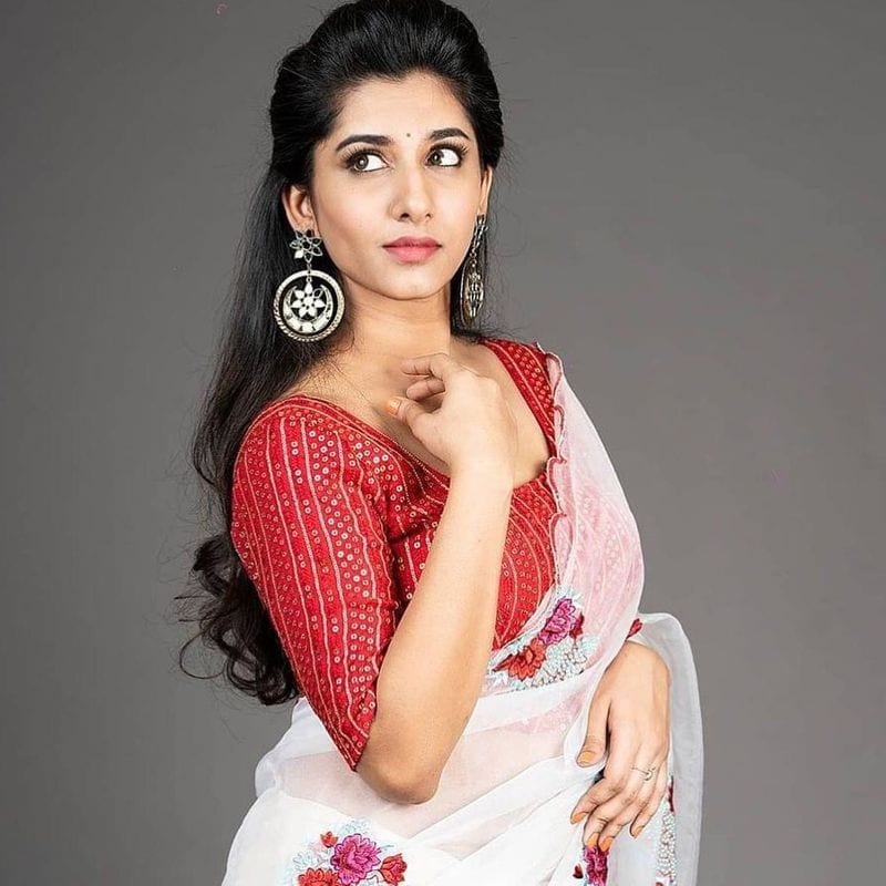 hot anchor vishnu priya latest sizzlings sunday treat for fans