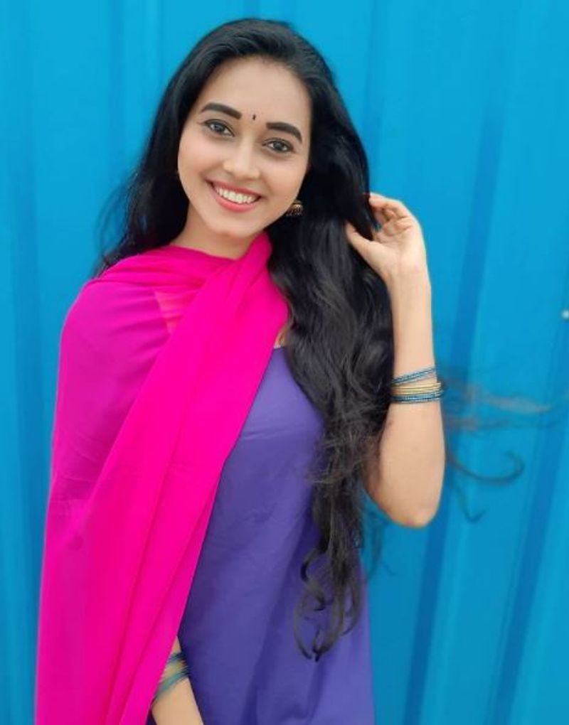 Kannada Ameeta Kulal telugu debut Rowdy Gaari pellam vcs