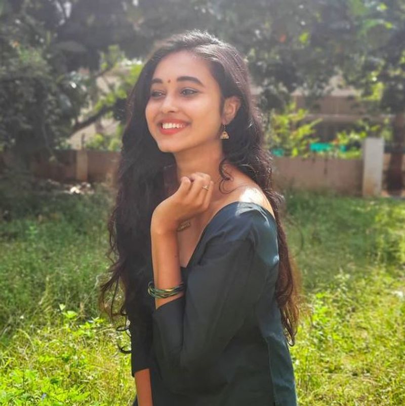 Kannada Ameeta Kulal telugu debut Rowdy Gaari pellam vcs