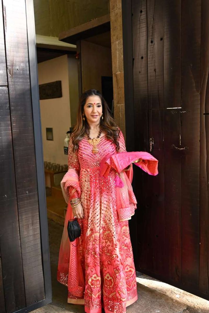 Karwa Chauth 2021: Mira Rajput, Padmini Kolhapure and others celebrate the festival at Anil Kapoor's house SCJ