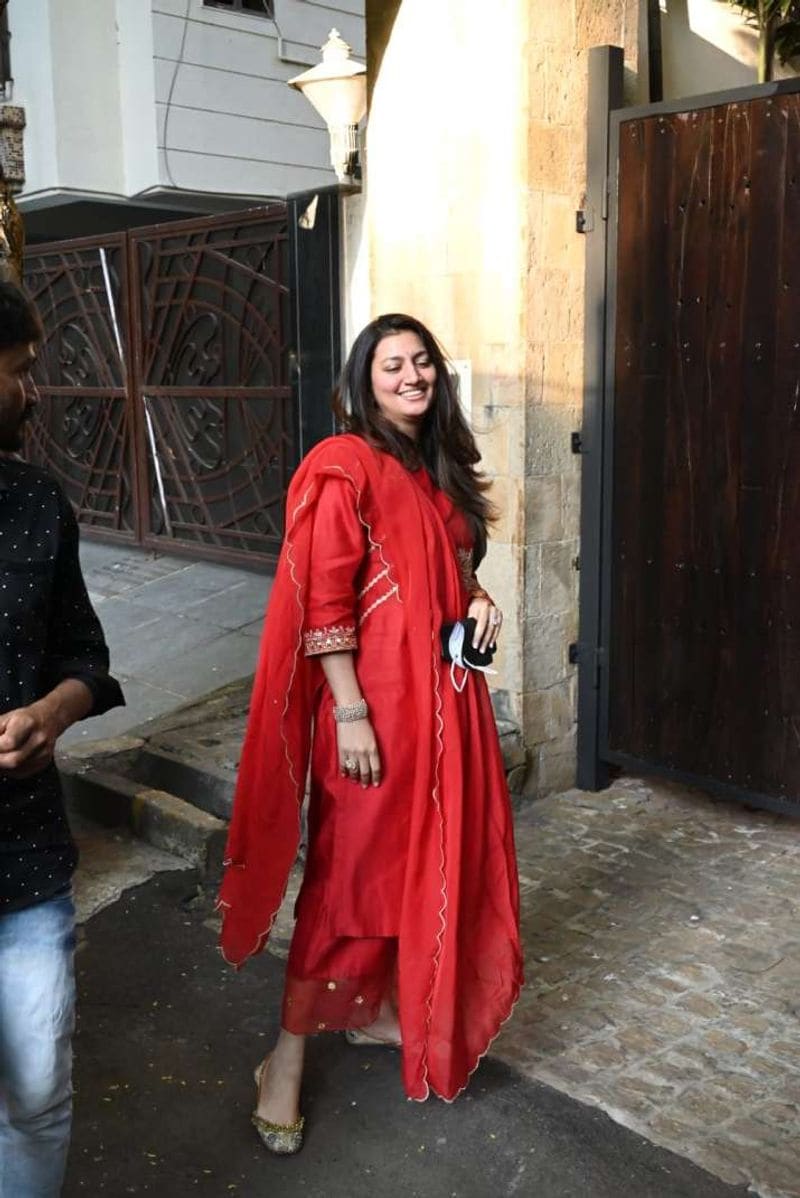 Karwa Chauth 2021: Mira Rajput, Padmini Kolhapure and others celebrate the festival at Anil Kapoor's house SCJ